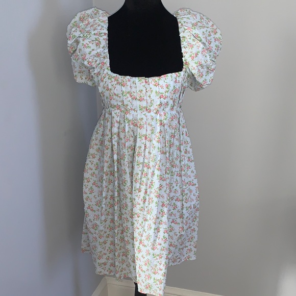 BeBop Dresses & Skirts - 🆕- BeBop White Floral Puff Sleeve Mini Dress
